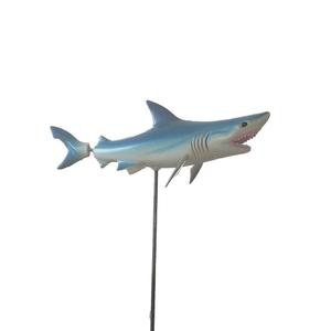fo88080-statuette-requin-mobile-sur-tige-en-metal-five-oaks-x12-gris-tu